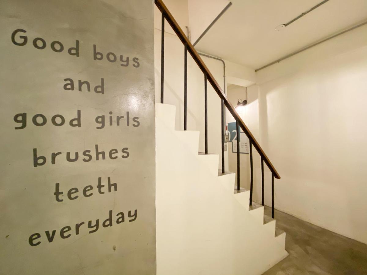 Fengjia Living Lab Hostel Đài Trung Ngoại thất bức ảnh